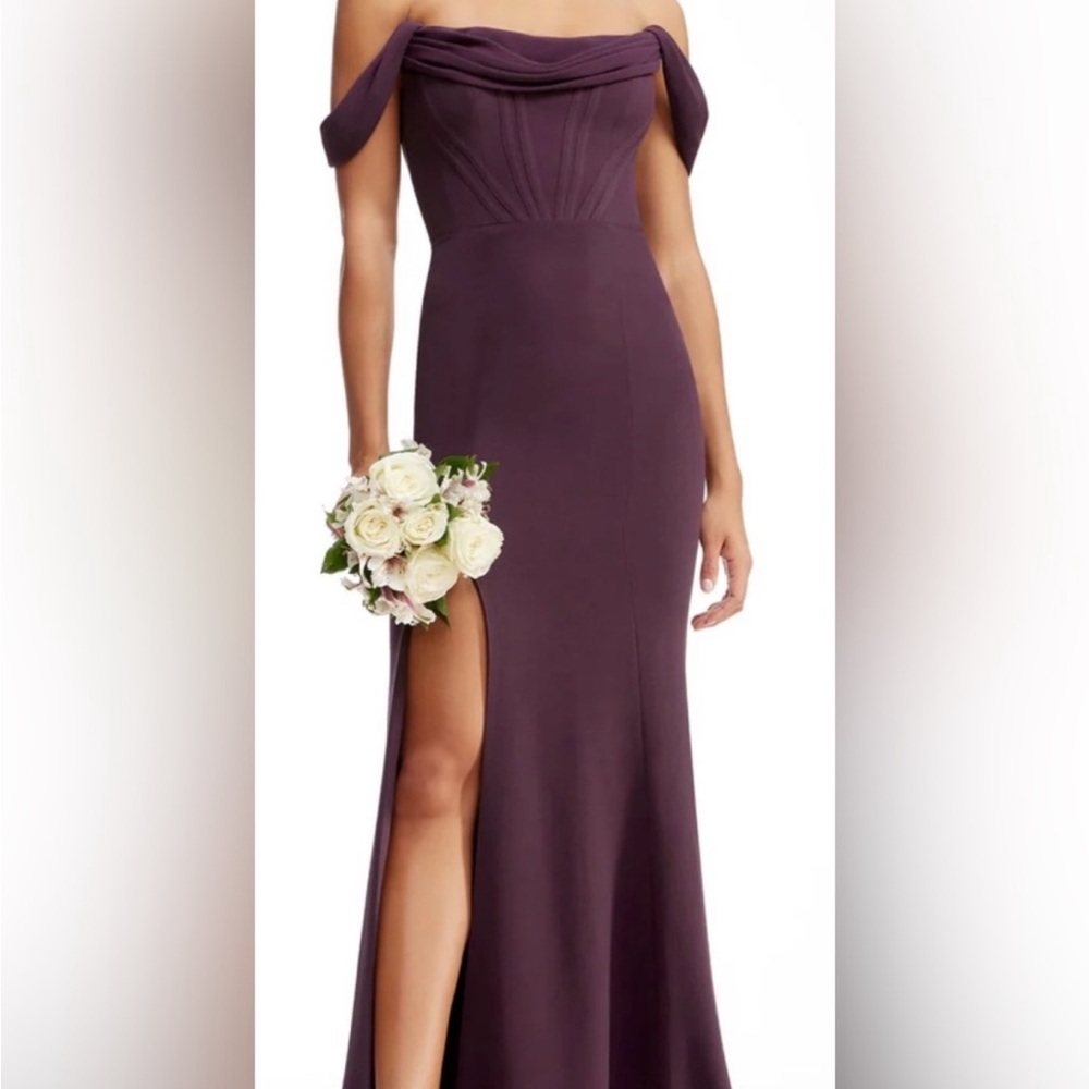 New Dress The Population Melania Off the Shoulder
midnight plum Gown Medium